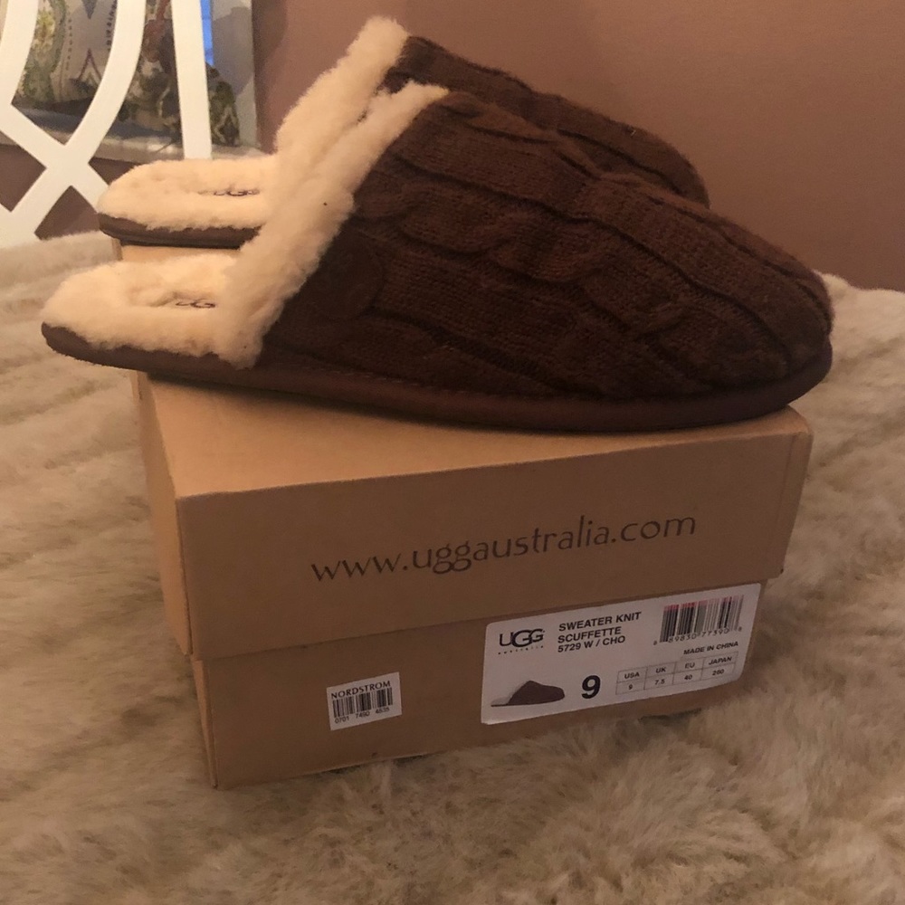 UGG sweater knit slippers size 9